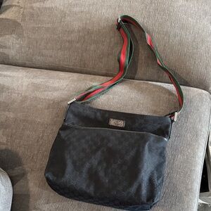 Gucci Black Crossbody Bag with Green-Red Web Strap